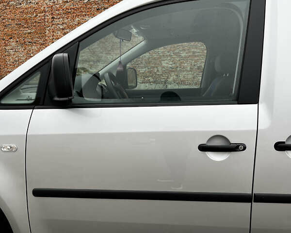 Сірий Фольксваген Кадді, об'ємом двигуна 1.6 л та пробігом 239 тис. км за 7200 $, фото 14 на Automoto.ua