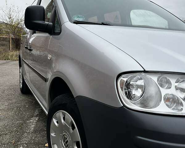 Сірий Фольксваген Кадді, об'ємом двигуна 1.6 л та пробігом 239 тис. км за 7200 $, фото 10 на Automoto.ua