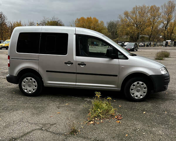 Сірий Фольксваген Кадді, об'ємом двигуна 1.6 л та пробігом 239 тис. км за 7200 $, фото 3 на Automoto.ua