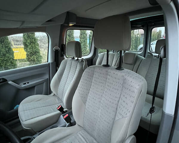 Сірий Фольксваген Кадді, об'ємом двигуна 2 л та пробігом 187 тис. км за 5300 $, фото 13 на Automoto.ua