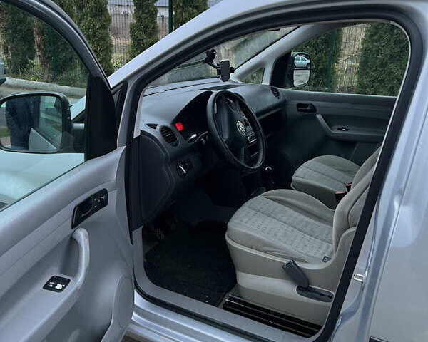 Сірий Фольксваген Кадді, об'ємом двигуна 2 л та пробігом 187 тис. км за 5300 $, фото 9 на Automoto.ua