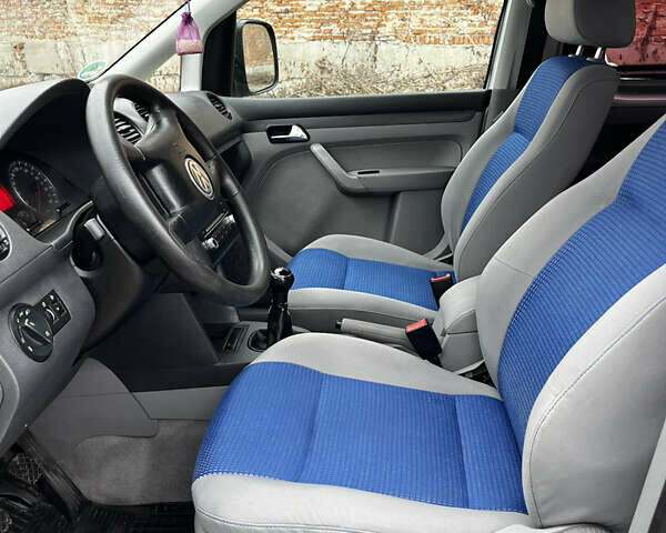 Сірий Фольксваген Кадді, об'ємом двигуна 1.6 л та пробігом 239 тис. км за 7200 $, фото 21 на Automoto.ua