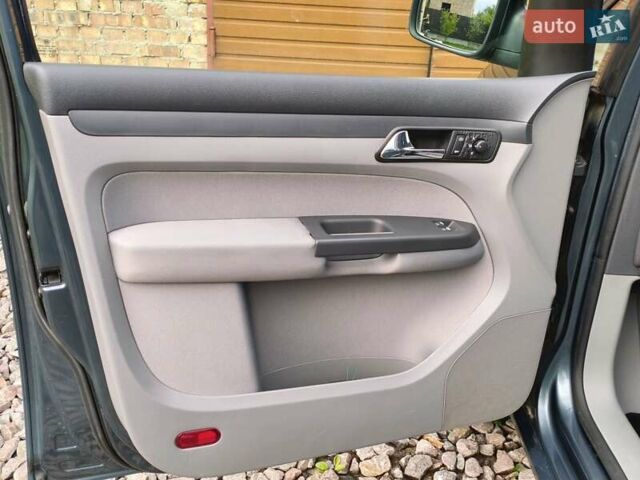 Серый Фольксваген Кадди, объемом двигателя 1.6 л и пробегом 218 тыс. км за 6750 $, фото 27 на Automoto.ua