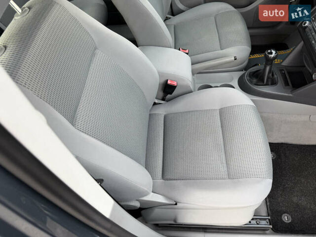 Серый Фольксваген Кадди, объемом двигателя 1.6 л и пробегом 227 тыс. км за 7899 $, фото 71 на Automoto.ua