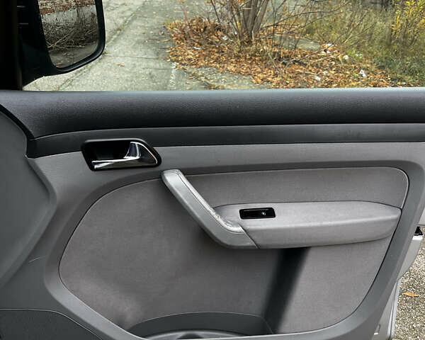 Сірий Фольксваген Кадді, об'ємом двигуна 1.6 л та пробігом 239 тис. км за 7200 $, фото 29 на Automoto.ua