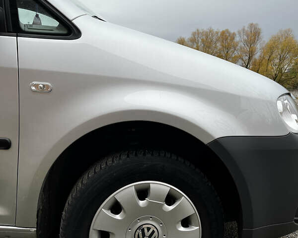 Сірий Фольксваген Кадді, об'ємом двигуна 1.6 л та пробігом 239 тис. км за 7200 $, фото 17 на Automoto.ua