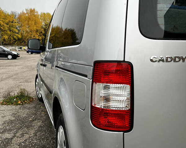 Сірий Фольксваген Кадді, об'ємом двигуна 1.6 л та пробігом 239 тис. км за 7200 $, фото 12 на Automoto.ua