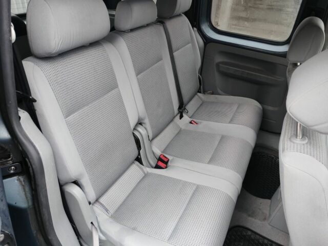 Серый Фольксваген Кадди, объемом двигателя 1.6 л и пробегом 220 тыс. км за 7000 $, фото 19 на Automoto.ua