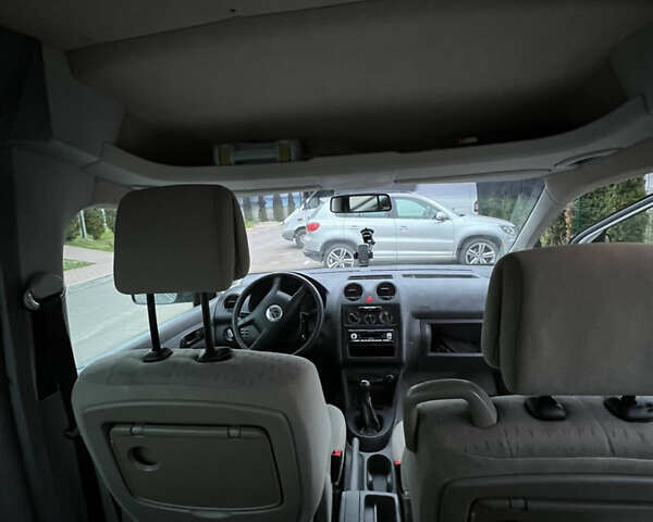 Сірий Фольксваген Кадді, об'ємом двигуна 2 л та пробігом 187 тис. км за 5300 $, фото 17 на Automoto.ua