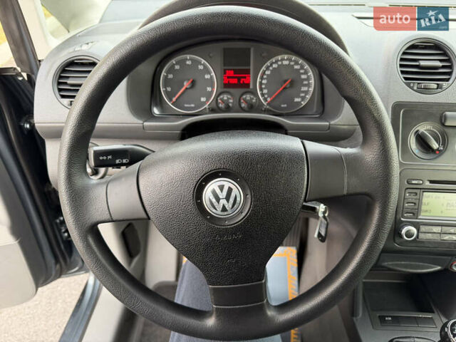 Серый Фольксваген Кадди, объемом двигателя 1.6 л и пробегом 227 тыс. км за 7899 $, фото 57 на Automoto.ua