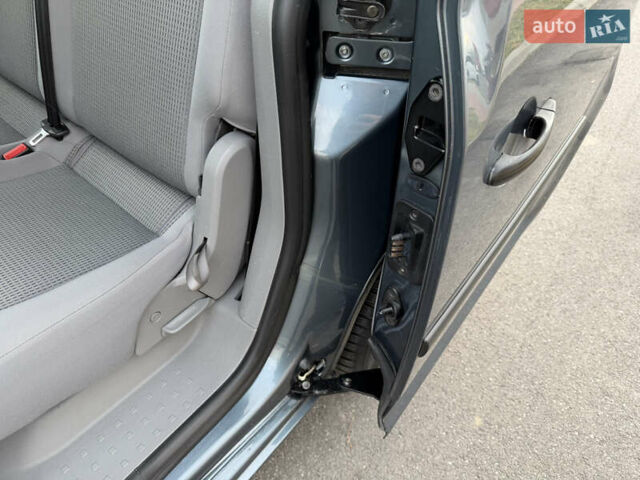 Серый Фольксваген Кадди, объемом двигателя 1.6 л и пробегом 227 тыс. км за 7899 $, фото 64 на Automoto.ua