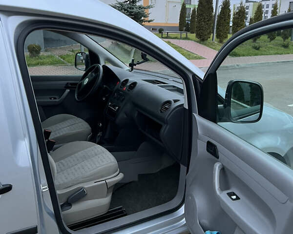 Сірий Фольксваген Кадді, об'ємом двигуна 2 л та пробігом 187 тис. км за 5300 $, фото 15 на Automoto.ua