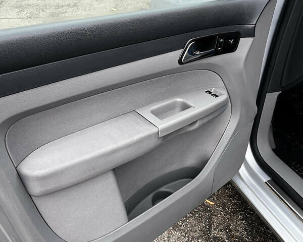 Сірий Фольксваген Кадді, об'ємом двигуна 1.6 л та пробігом 239 тис. км за 7200 $, фото 28 на Automoto.ua