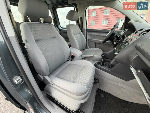 Серый Фольксваген Кадди, объемом двигателя 1.6 л и пробегом 227 тыс. км за 7899 $, фото 75 на Automoto.ua