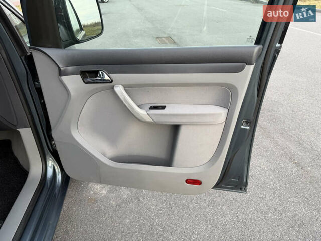 Серый Фольксваген Кадди, объемом двигателя 1.6 л и пробегом 227 тыс. км за 7899 $, фото 72 на Automoto.ua