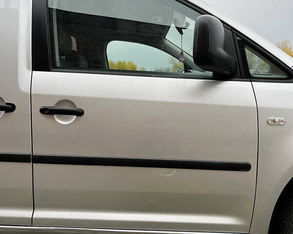 Сірий Фольксваген Кадді, об'ємом двигуна 1.6 л та пробігом 239 тис. км за 7200 $, фото 18 на Automoto.ua