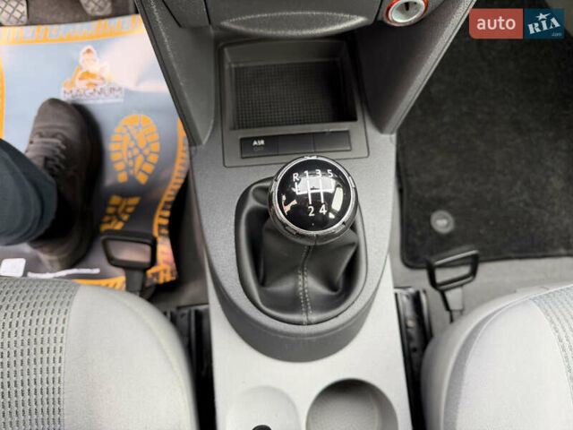 Серый Фольксваген Кадди, объемом двигателя 1.6 л и пробегом 227 тыс. км за 7899 $, фото 58 на Automoto.ua