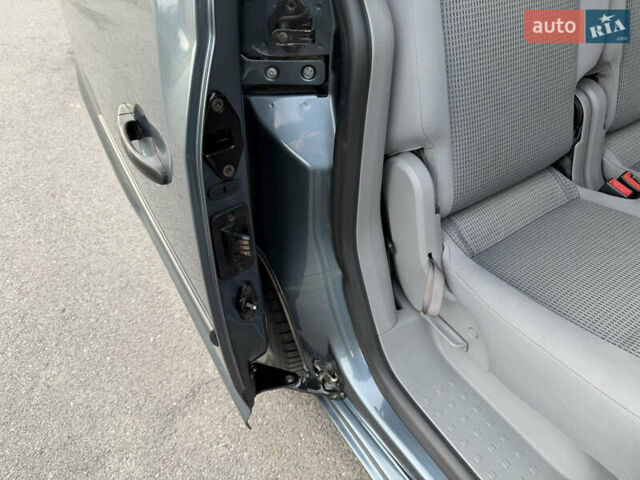 Серый Фольксваген Кадди, объемом двигателя 1.6 л и пробегом 227 тыс. км за 7899 $, фото 60 на Automoto.ua