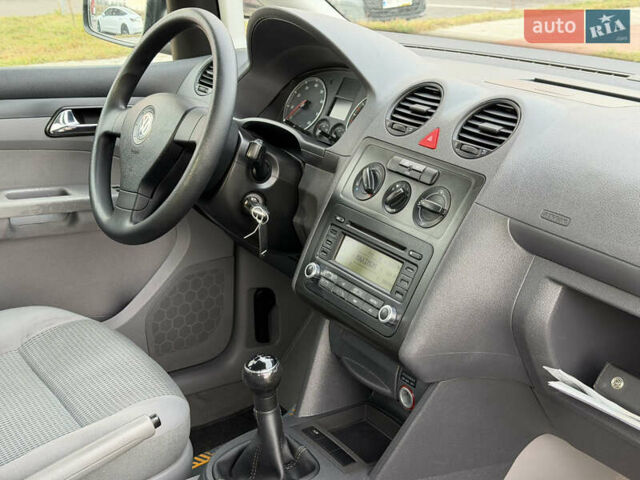 Серый Фольксваген Кадди, объемом двигателя 1.6 л и пробегом 227 тыс. км за 7899 $, фото 78 на Automoto.ua