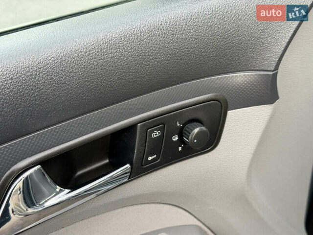 Серый Фольксваген Кадди, объемом двигателя 1.6 л и пробегом 227 тыс. км за 7899 $, фото 47 на Automoto.ua