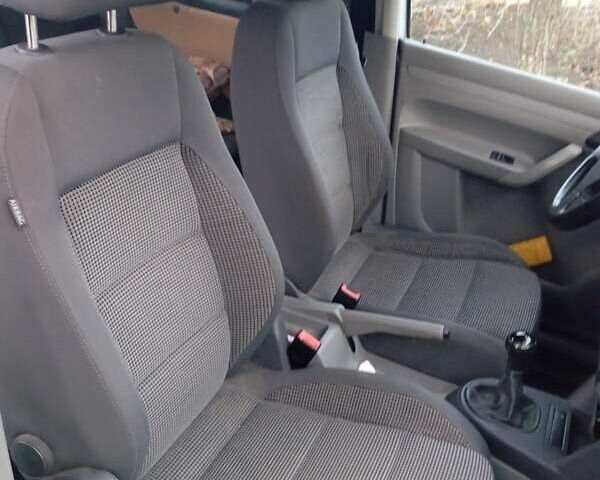 Серый Фольксваген Кадди, объемом двигателя 2 л и пробегом 211 тыс. км за 5300 $, фото 13 на Automoto.ua