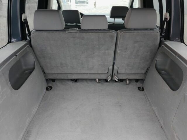 Серый Фольксваген Кадди, объемом двигателя 1.6 л и пробегом 220 тыс. км за 7000 $, фото 21 на Automoto.ua