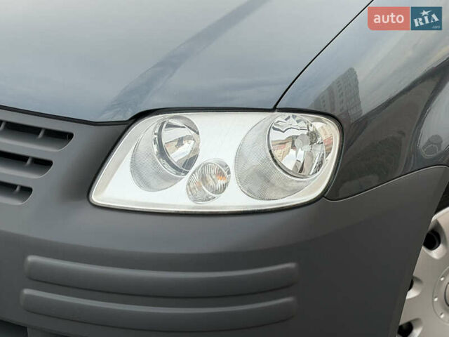 Серый Фольксваген Кадди, объемом двигателя 1.6 л и пробегом 227 тыс. км за 7899 $, фото 1 на Automoto.ua