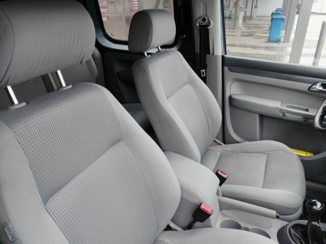 Серый Фольксваген Кадди, объемом двигателя 1.6 л и пробегом 220 тыс. км за 7000 $, фото 18 на Automoto.ua