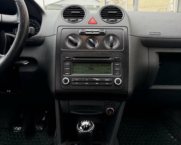 Серый Фольксваген Кадди, объемом двигателя 1.6 л и пробегом 183 тыс. км за 7200 $, фото 19 на Automoto.ua