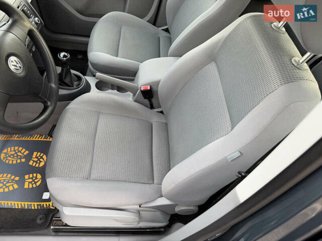 Серый Фольксваген Кадди, объемом двигателя 1.6 л и пробегом 227 тыс. км за 7899 $, фото 51 на Automoto.ua