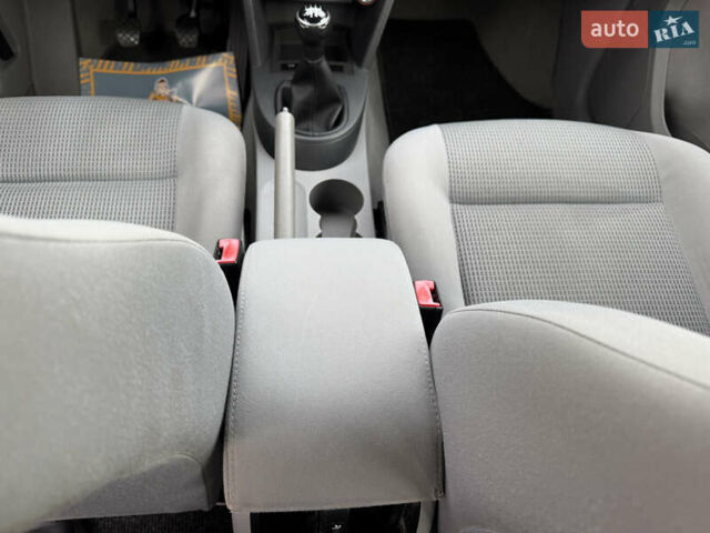 Серый Фольксваген Кадди, объемом двигателя 1.6 л и пробегом 227 тыс. км за 7899 $, фото 59 на Automoto.ua