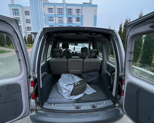 Сірий Фольксваген Кадді, об'ємом двигуна 2 л та пробігом 187 тис. км за 5300 $, фото 18 на Automoto.ua