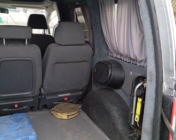 Серый Фольксваген Кадди, объемом двигателя 2 л и пробегом 211 тыс. км за 5300 $, фото 7 на Automoto.ua