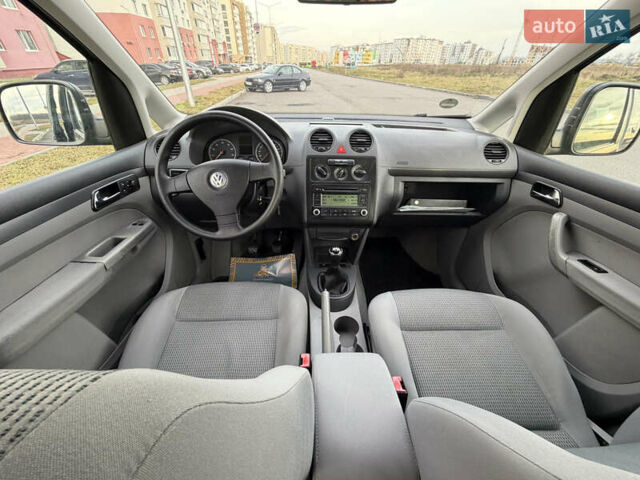 Серый Фольксваген Кадди, объемом двигателя 1.6 л и пробегом 227 тыс. км за 7899 $, фото 66 на Automoto.ua