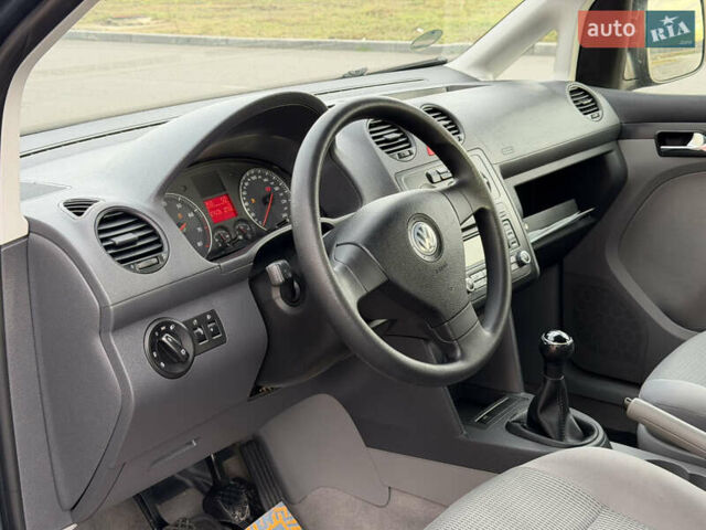 Серый Фольксваген Кадди, объемом двигателя 1.6 л и пробегом 227 тыс. км за 7899 $, фото 46 на Automoto.ua