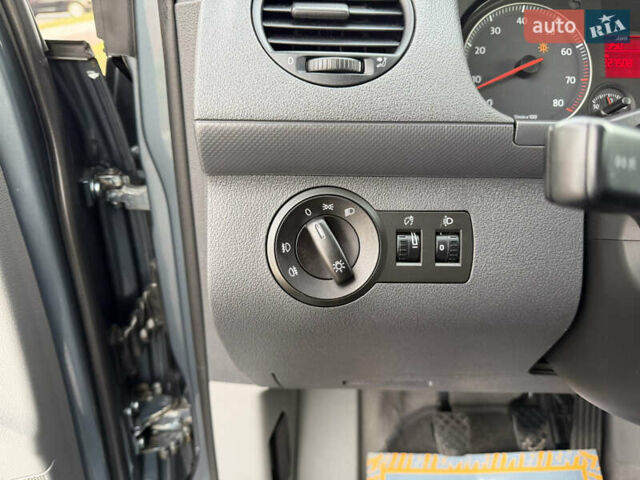 Серый Фольксваген Кадди, объемом двигателя 1.6 л и пробегом 227 тыс. км за 7899 $, фото 53 на Automoto.ua