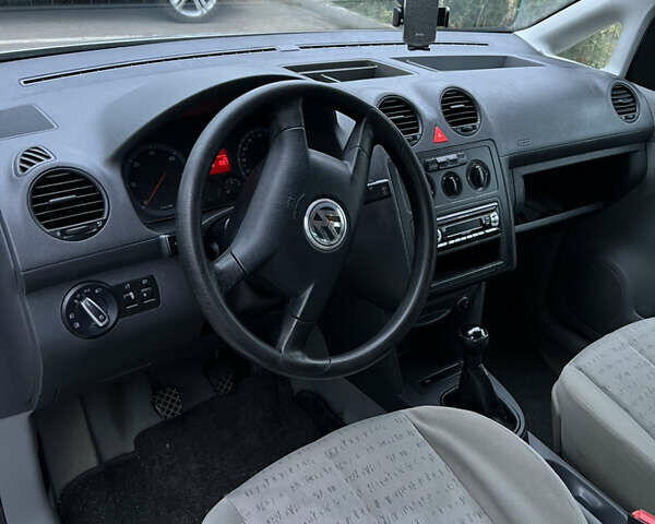 Сірий Фольксваген Кадді, об'ємом двигуна 2 л та пробігом 187 тис. км за 5300 $, фото 10 на Automoto.ua