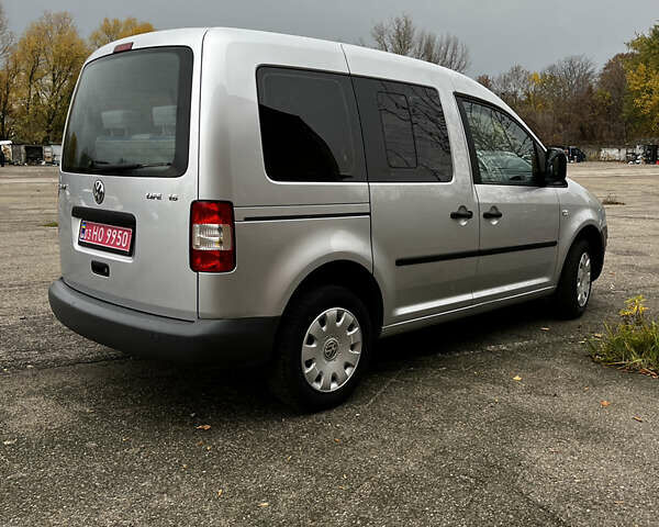 Сірий Фольксваген Кадді, об'ємом двигуна 1.6 л та пробігом 239 тис. км за 7200 $, фото 4 на Automoto.ua