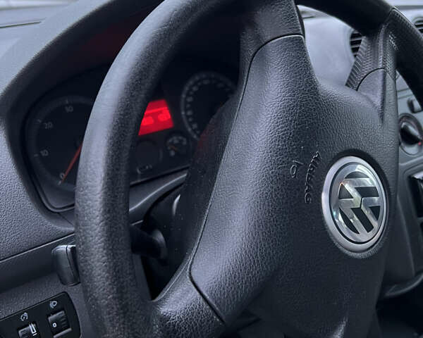 Сірий Фольксваген Кадді, об'ємом двигуна 2 л та пробігом 187 тис. км за 5300 $, фото 12 на Automoto.ua