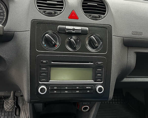 Сірий Фольксваген Кадді, об'ємом двигуна 1.6 л та пробігом 239 тис. км за 7200 $, фото 26 на Automoto.ua