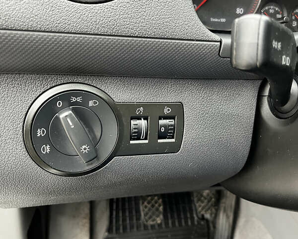 Сірий Фольксваген Кадді, об'ємом двигуна 1.6 л та пробігом 239 тис. км за 7200 $, фото 27 на Automoto.ua