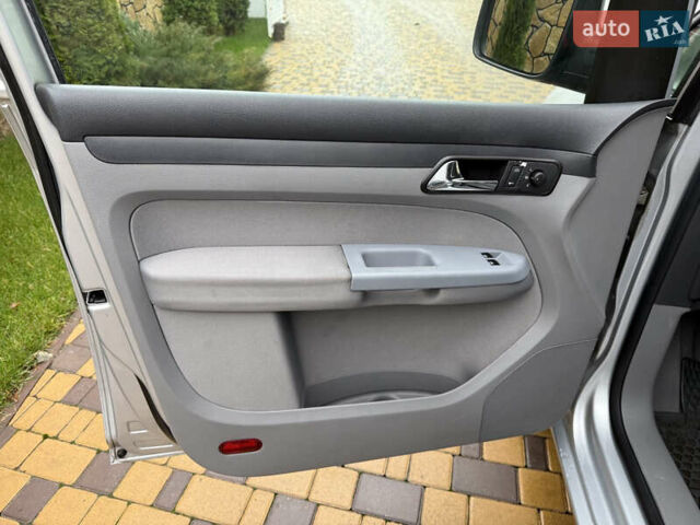 Серый Фольксваген Кадди, объемом двигателя 1.6 л и пробегом 183 тыс. км за 7200 $, фото 12 на Automoto.ua