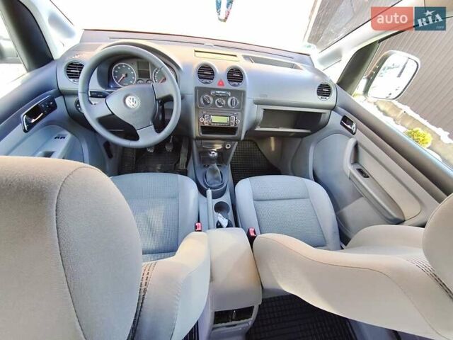 Серый Фольксваген Кадди, объемом двигателя 1.6 л и пробегом 219 тыс. км за 6650 $, фото 24 на Automoto.ua