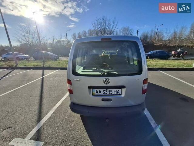 Серый Фольксваген Кадди, объемом двигателя 1.6 л и пробегом 422 тыс. км за 6000 $, фото 6 на Automoto.ua
