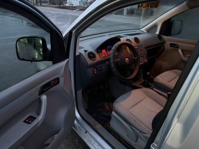 Сірий Фольксваген Кадді, об'ємом двигуна 1.6 л та пробігом 225 тис. км за 5450 $, фото 9 на Automoto.ua