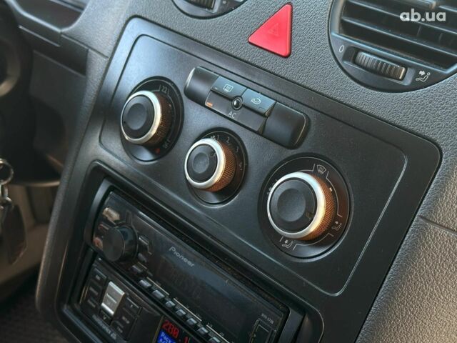 Серый Фольксваген Кадди, объемом двигателя 1.9 л и пробегом 302 тыс. км за 6440 $, фото 20 на Automoto.ua