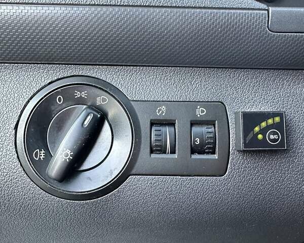 Серый Фольксваген Кадди, объемом двигателя 1.6 л и пробегом 317 тыс. км за 5700 $, фото 21 на Automoto.ua