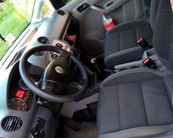 Серый Фольксваген Кадди, объемом двигателя 2 л и пробегом 300 тыс. км за 5200 $, фото 3 на Automoto.ua