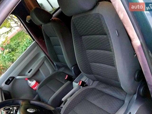 Серый Фольксваген Кадди, объемом двигателя 2 л и пробегом 300 тыс. км за 5200 $, фото 2 на Automoto.ua