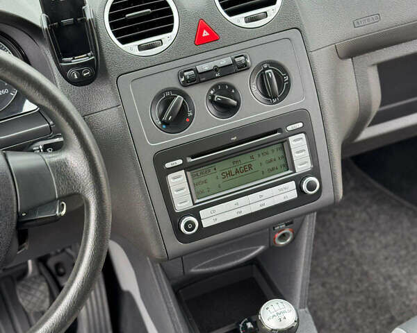 Серый Фольксваген Кадди, объемом двигателя 1.6 л и пробегом 259 тыс. км за 7900 $, фото 60 на Automoto.ua